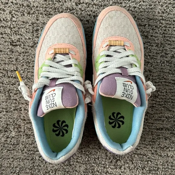 Only worn a few times. Nike sun club - Image 2