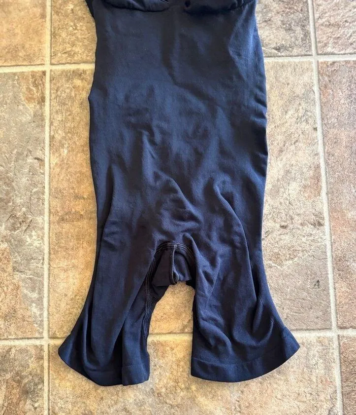 Skims Seamless Sculpt Mid Thigh Bodysuit Onyx Size Small - Image 5