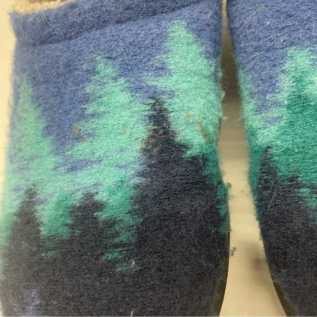 L.L.Bean Daybreak Scuffs Motif Wool Slippers Blue Ombre Trees Women’s 8 - Image 8