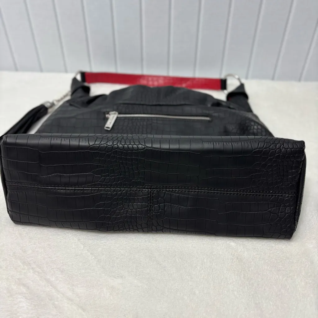 Carlos Falchi Vintage black
Soft Leather Drawstring CROSSBODY Bag Black - Image 10