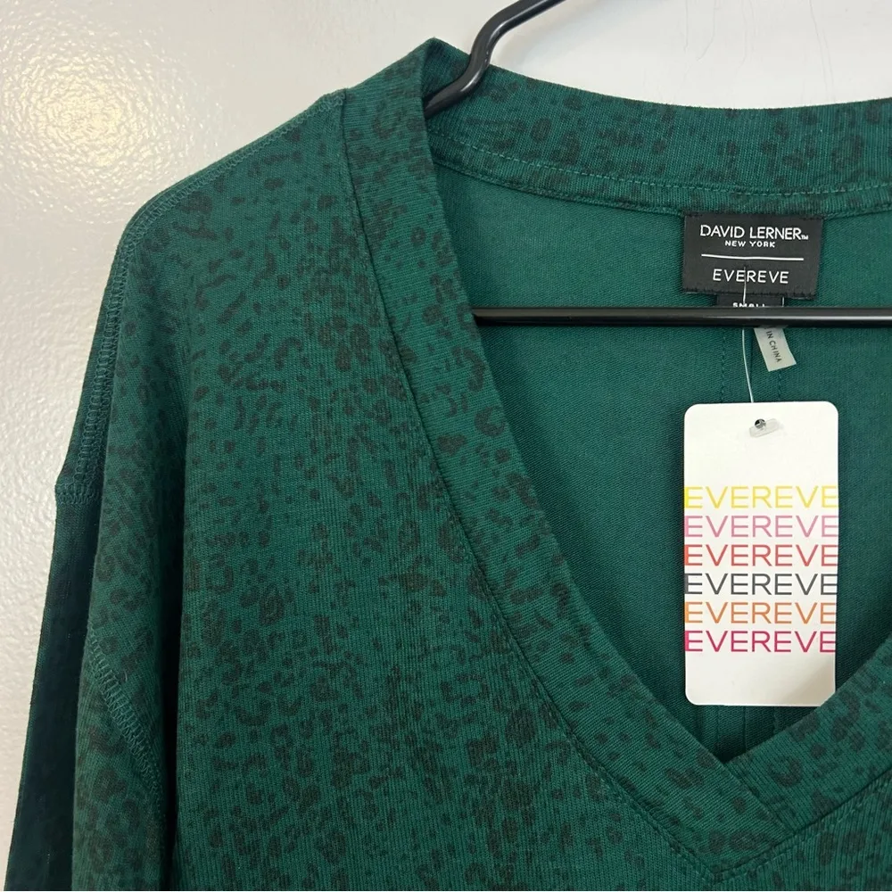 NWT David Lerner/Evereve Green Leopard Print Pullover V-neck Knit Blouse Small - Image 3