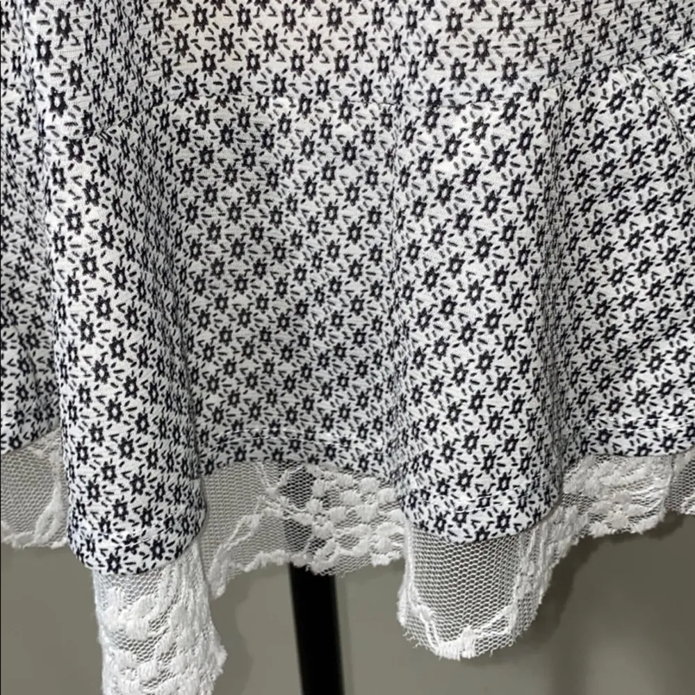 Style & Co womens sz medium new wave multi color sleeveless top with lace trim - Image 6