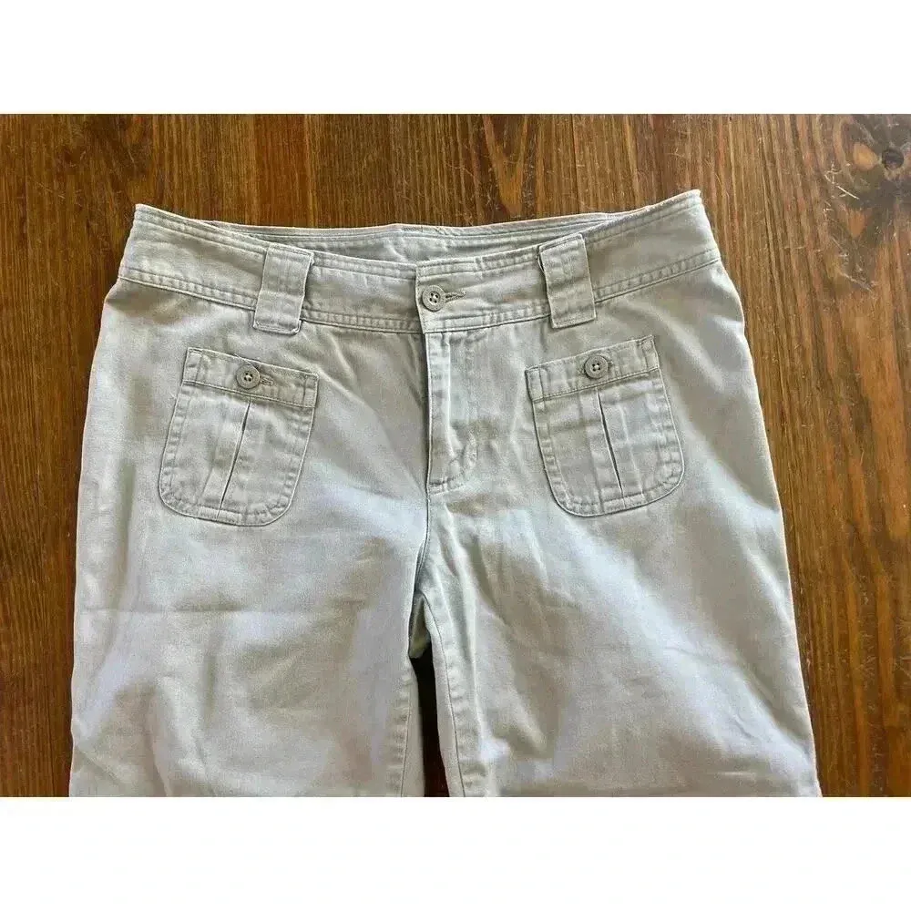 Northface Women's Cropped Tie-Back Front Pocket Khaki Pants, sz 8 - Image 2