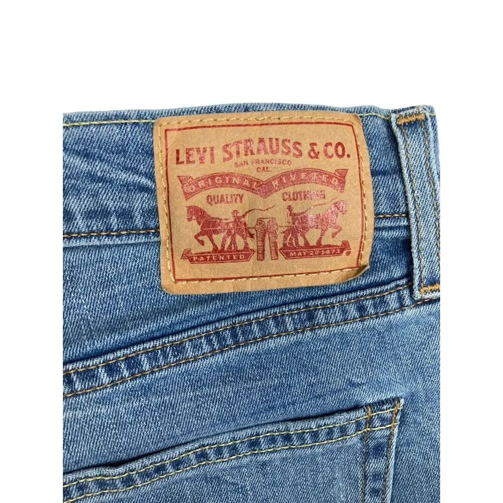 *Levi Strauss Boyfriend Jeans Women Size 32 Lt. Wash Blue Distressed Casual Pant - Image 5