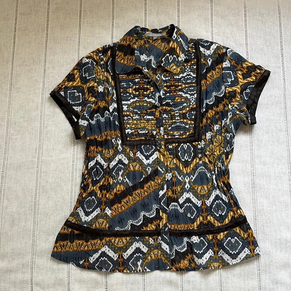 NY Collection Y2k Women's Patterned Button Down Blouse. - Image 2