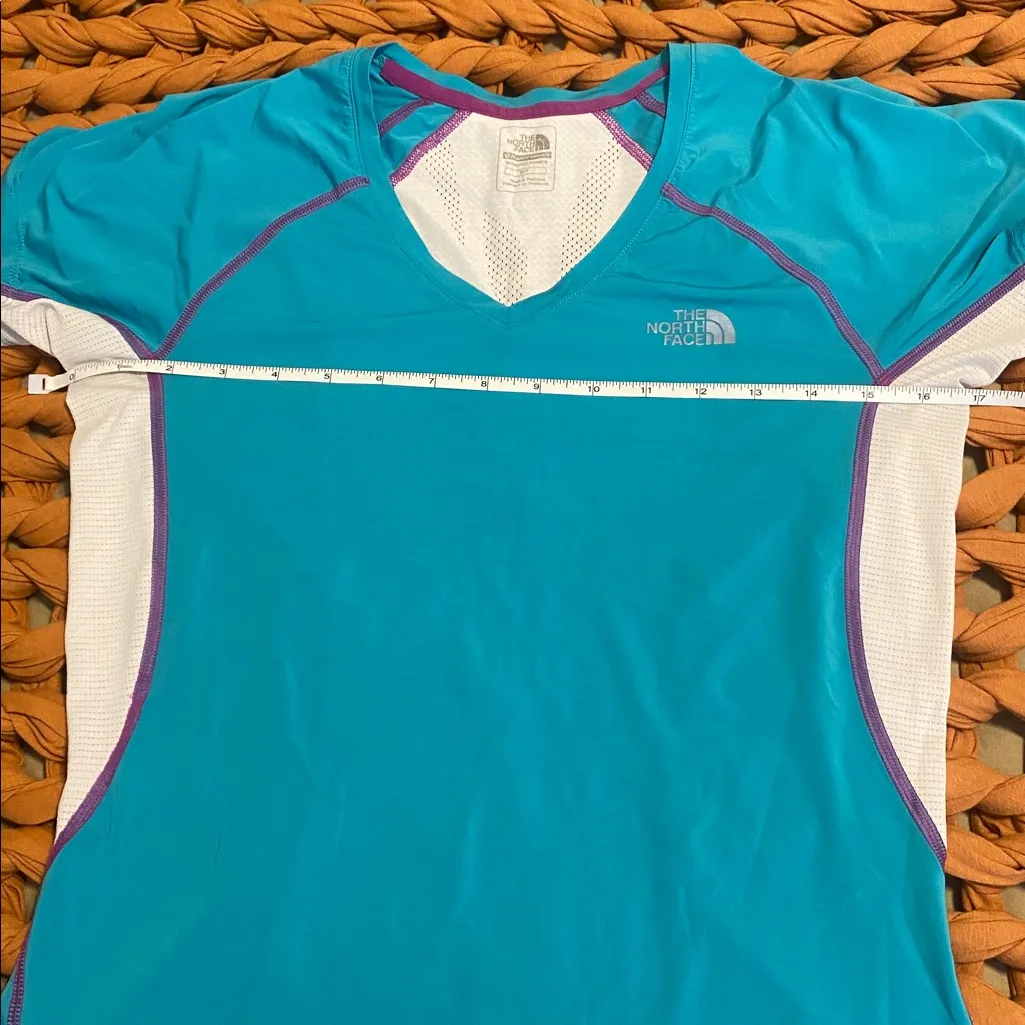 The North Face Flight Series Vapor Wick Women’s Athletic Shirt - Image 7