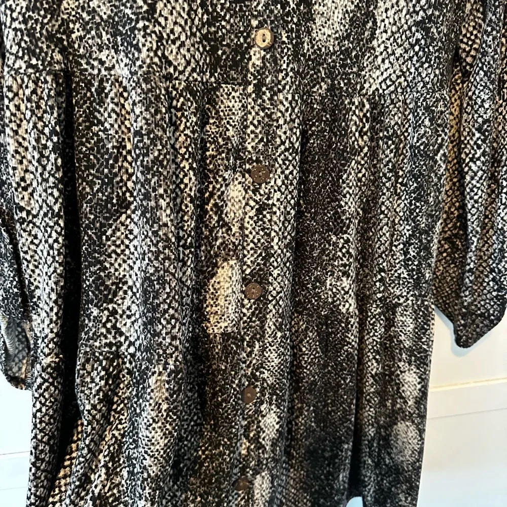 Black & White Snakeskin Patterned Dress - Image 3