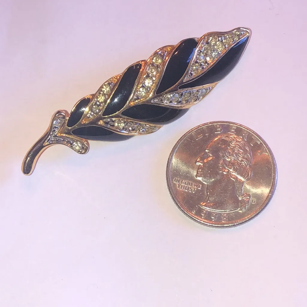 Elegant Vintage Black Enamel and Gold Tone Retro Boho CZ Rhinestone Leaf Brooch - Image 2
