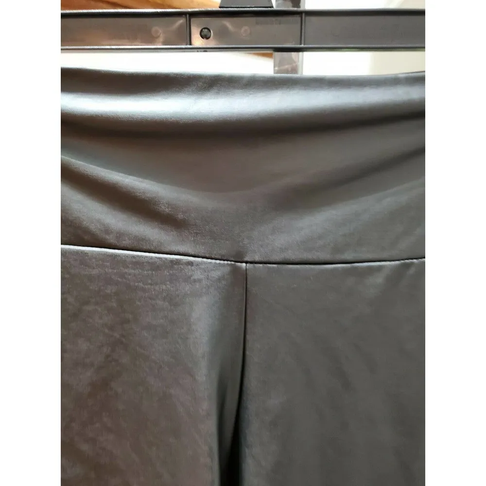 Bozzolo  Women's Solid Black Polyester Mid Rise Comfort Waist Short Size Medium - Image 2