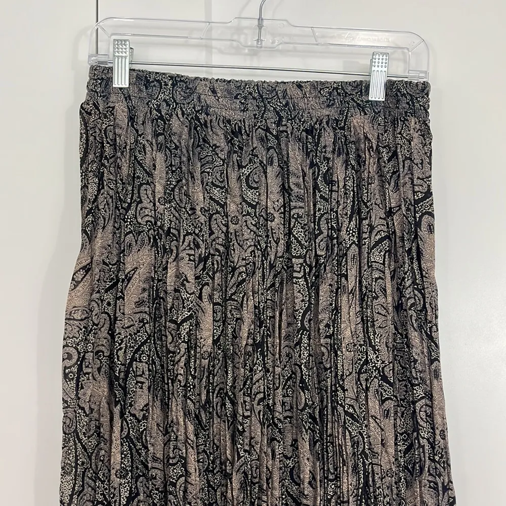 Vintage Worthington Size 16 Black and Beige Pleated Midi Skirt - Image 4