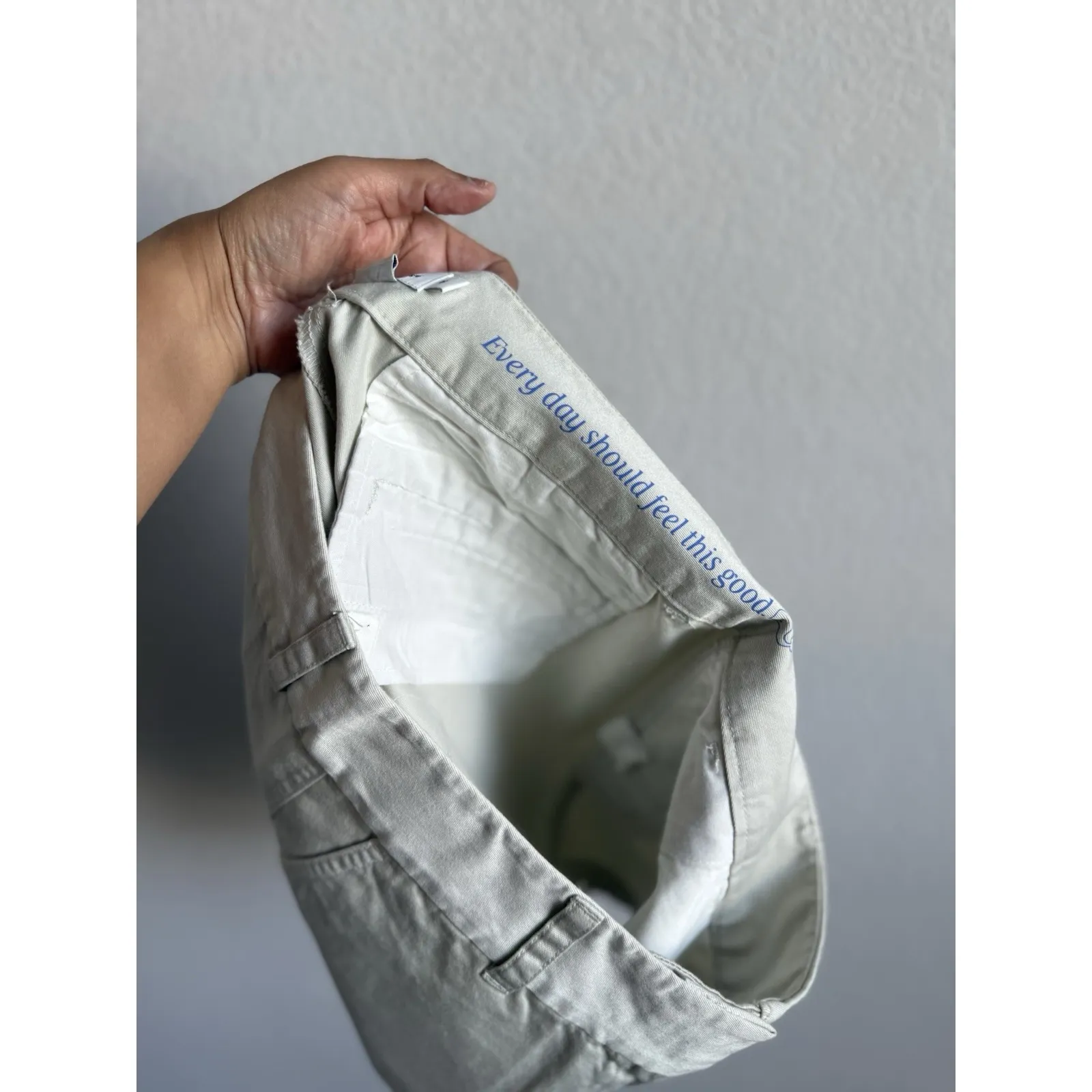 Vineyard Vines Khaki Chino Stretch Shorts Pink‎ Whale Logo Women's Size 6 - Image 8