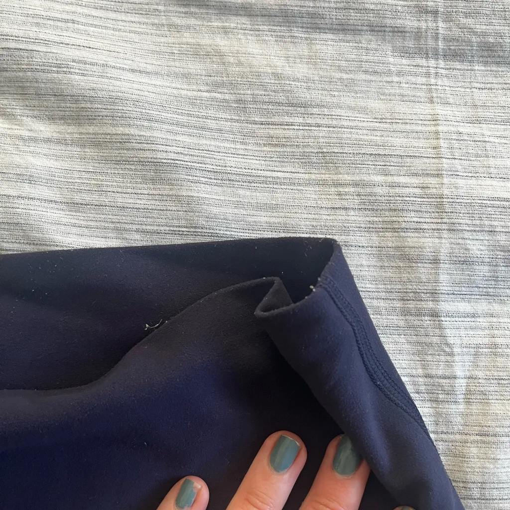 Lululemon  Align True Navy 21" leggings size 6 - Image 5