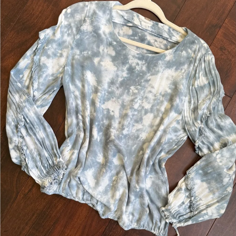 Young Fabulous & Broke tie dye top small blue white pullover top - Image 4