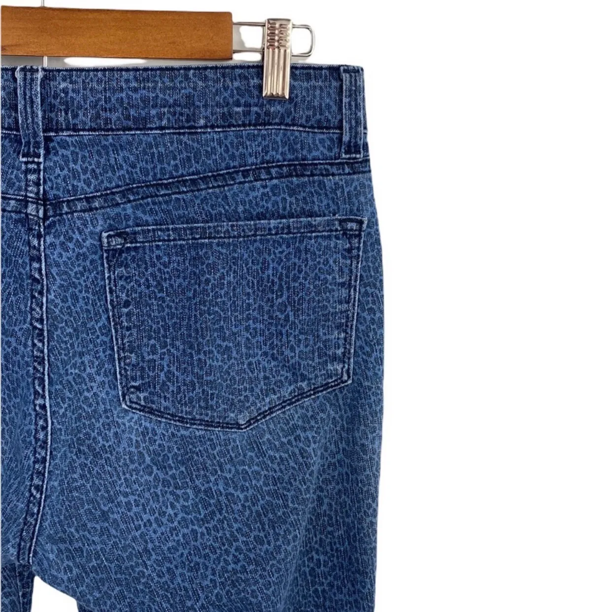 Leopard Print Medium Wash Relaxed Fit Cropped Denim Jeans - Image 11