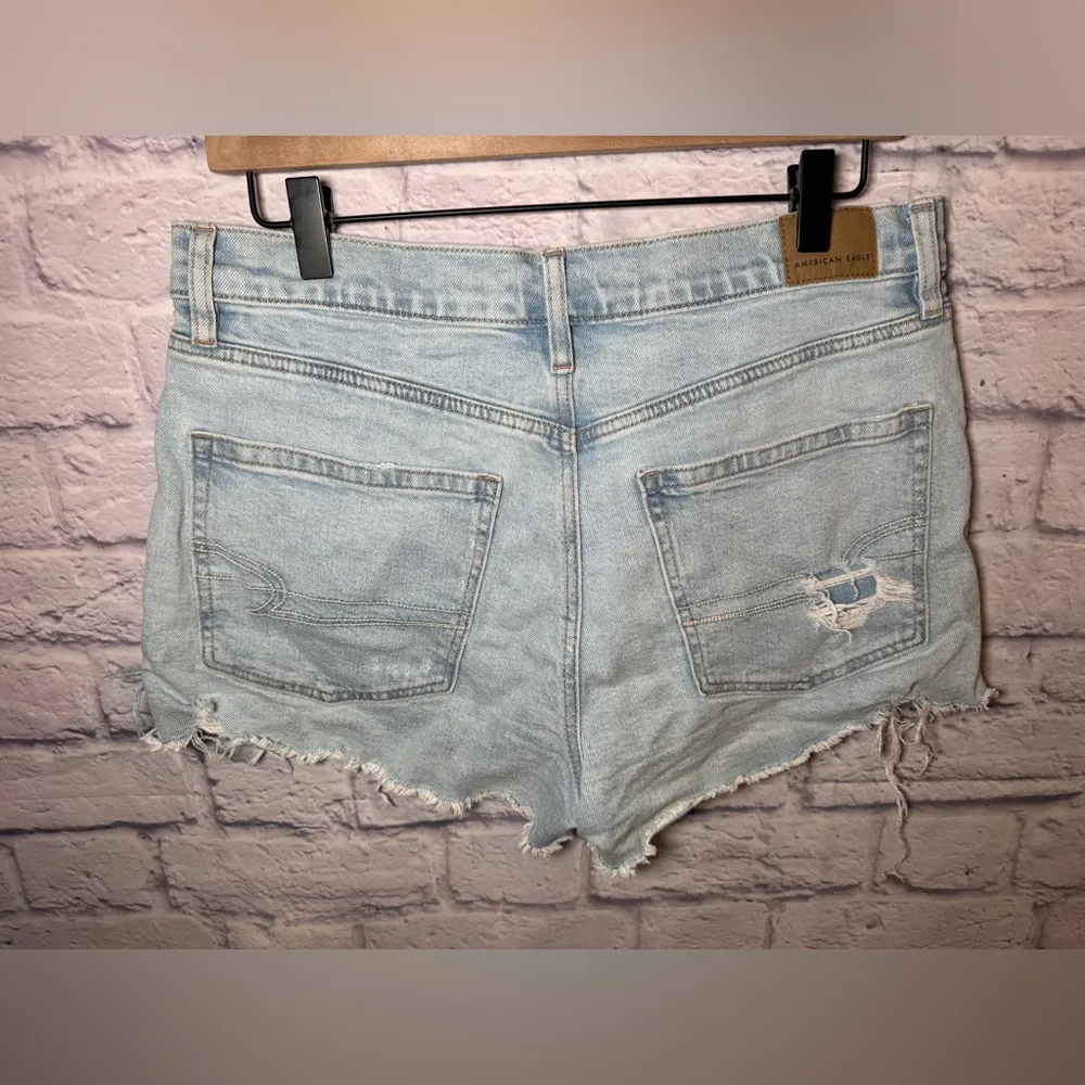 American Eagle 90’s Boyfriend shorts light blue heavily distressed denim size 8 - Image 3