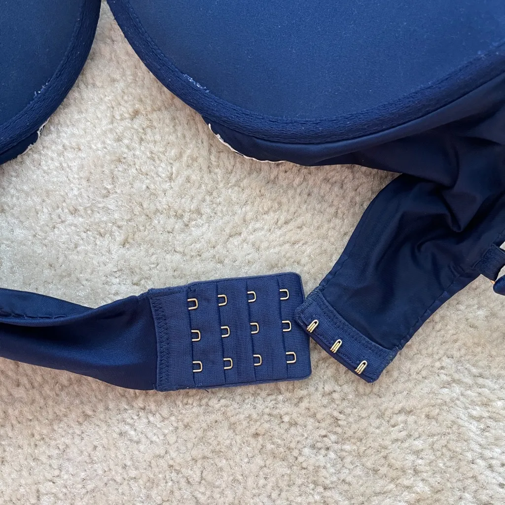 Victoria's Secret Very Sexy Push Up Bra in Navy with White Lace 36DDD - Image 5