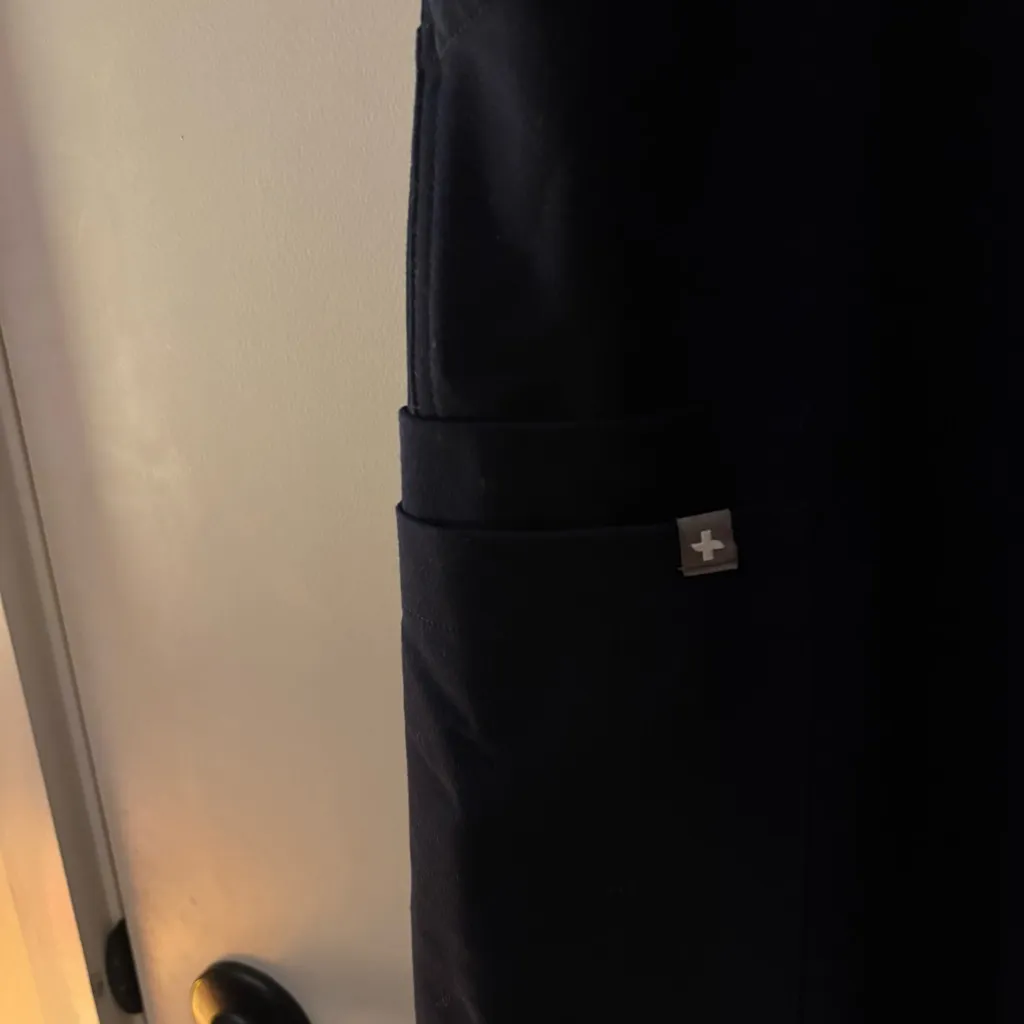 FIGS Navy Scrub Set | Rafaela Top & Kade Cargo Pants | Size 4XL | Like New - Image 11