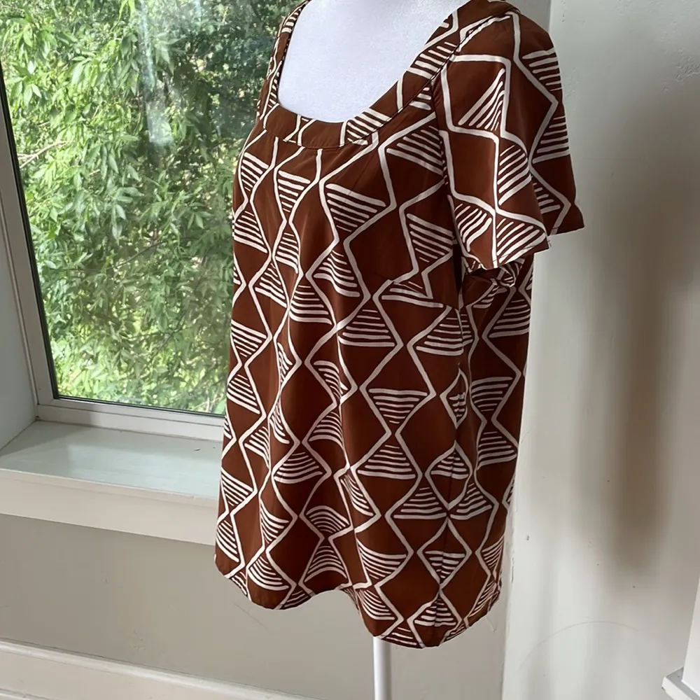 Old Navy Brown and White Printed Short Sleeve Square Neck Blouse Size Small - Image 4