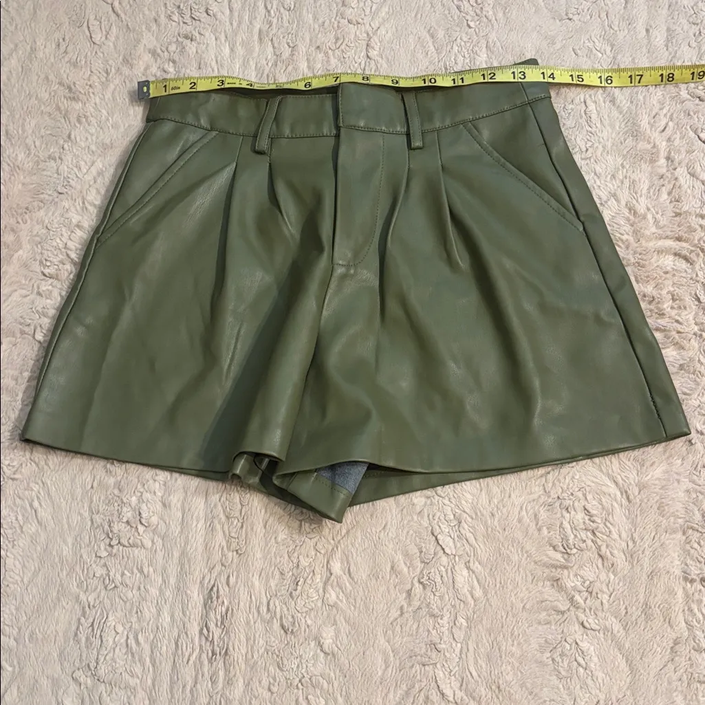 Forever 21 shorts in size S - Image 3