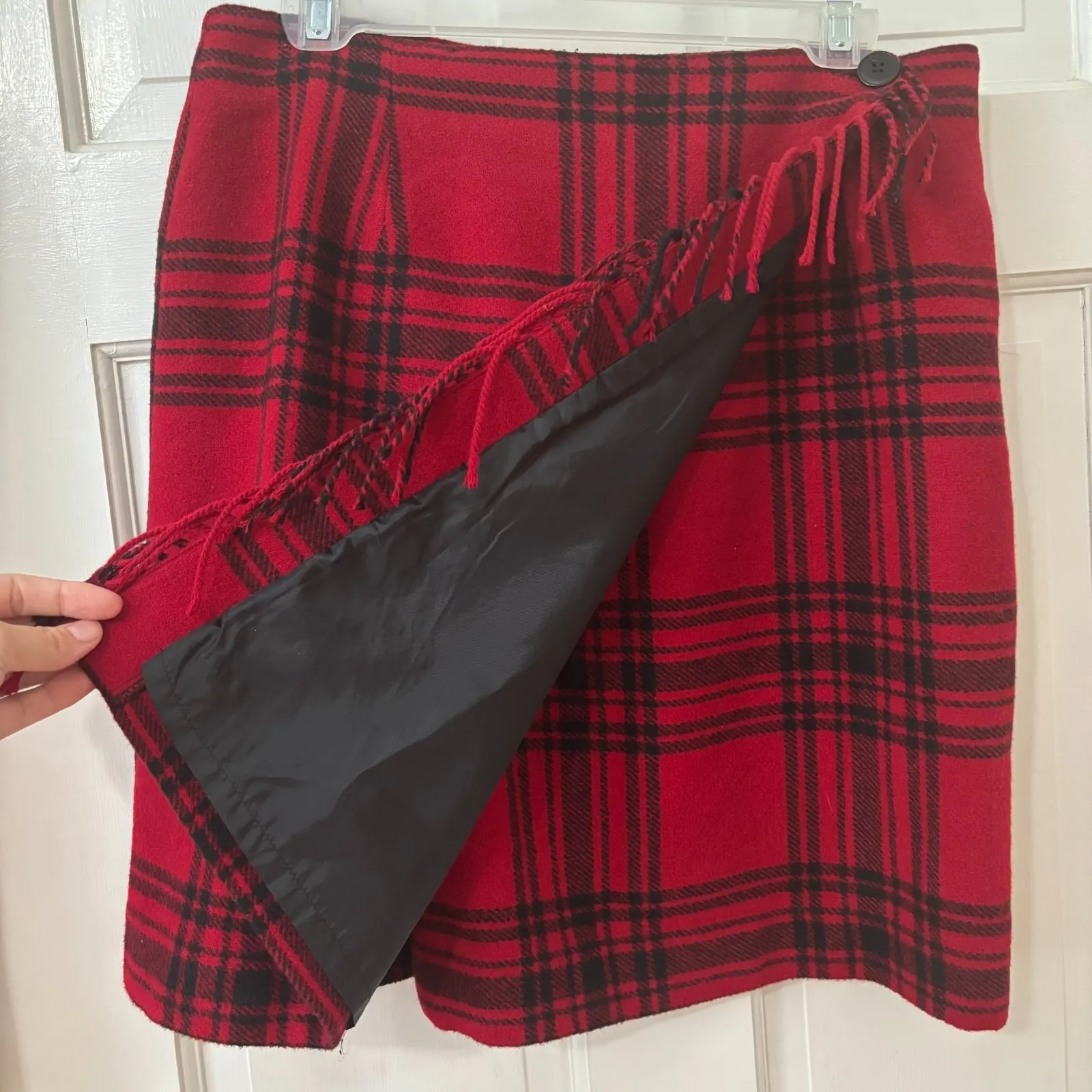VTG Plaid Wool Blend Fringe Wrap Skirt Red Black 12P Holiday Christmas Academia - Image 2
