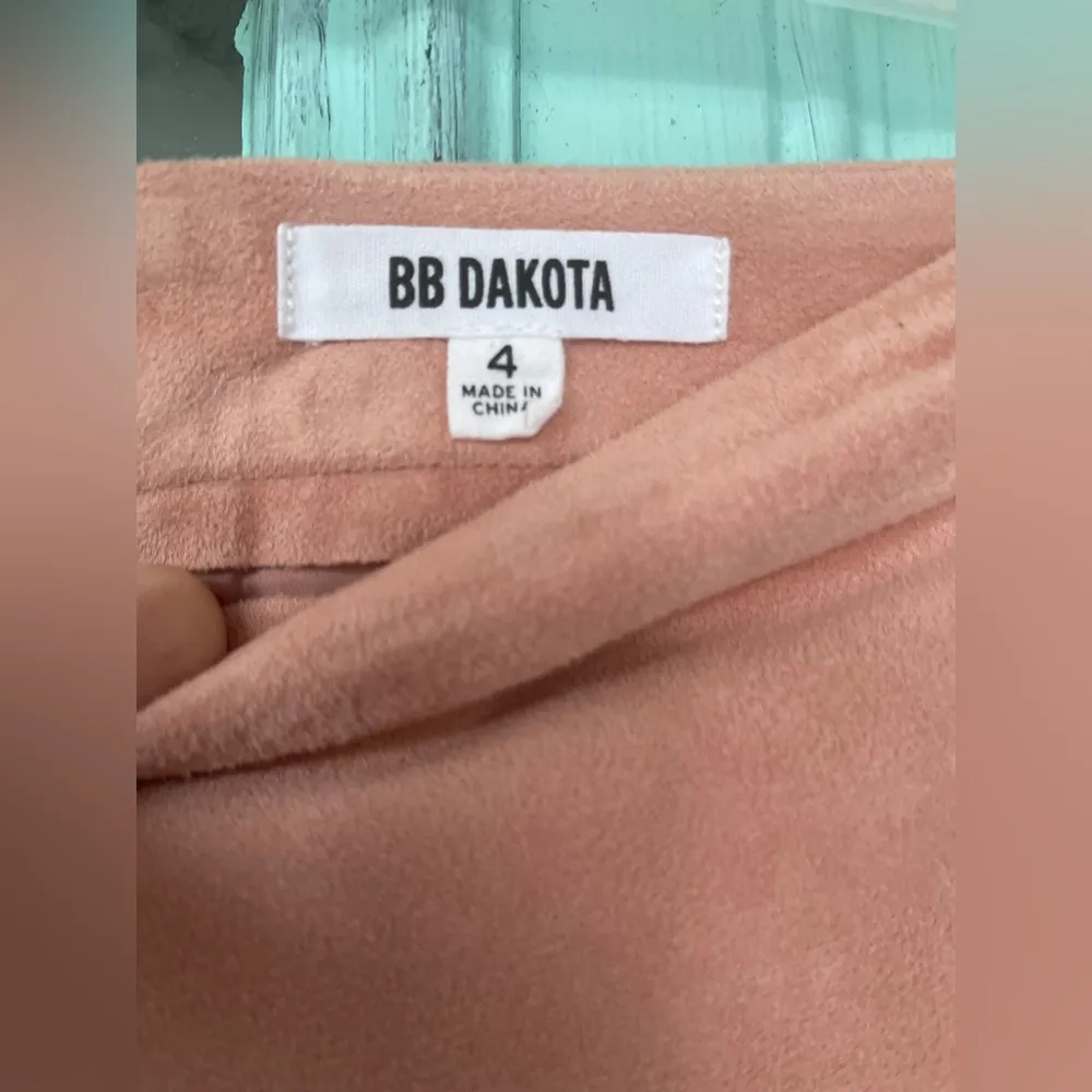 B B Dakota Suede Like Pink skirt size 4 - Image 2