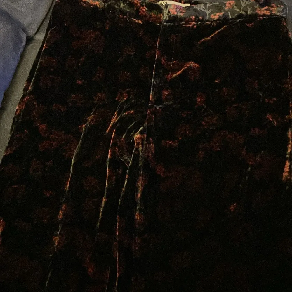 Zara womens small black floral velvet Charlotte pant flared leg dress pants NWT - Image 5