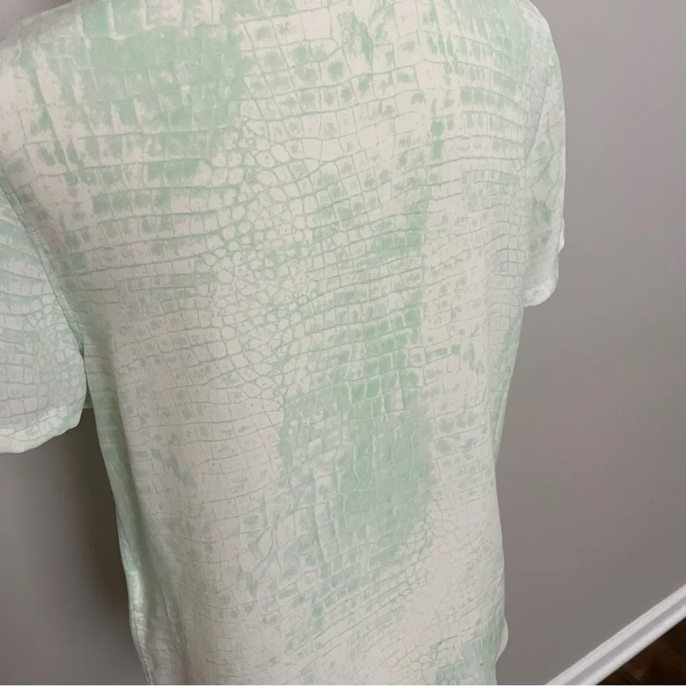 Equipment Femme Top Short Sleeve 100% Silk Reptile Snake Print Green Cream - Image 8