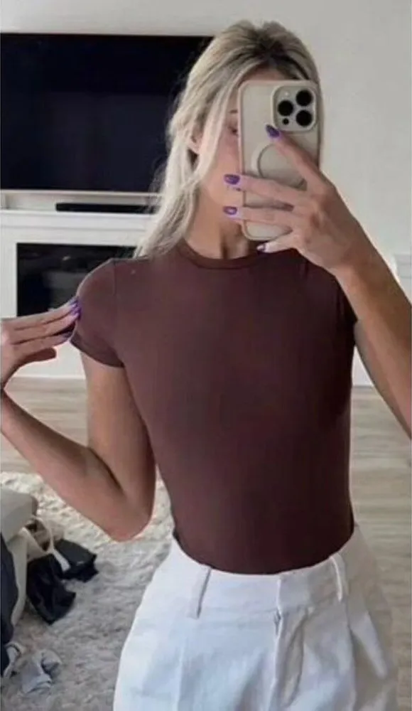 SKIMS Fits Everybody T-Shirt in Cocoa Size Small - Image 1