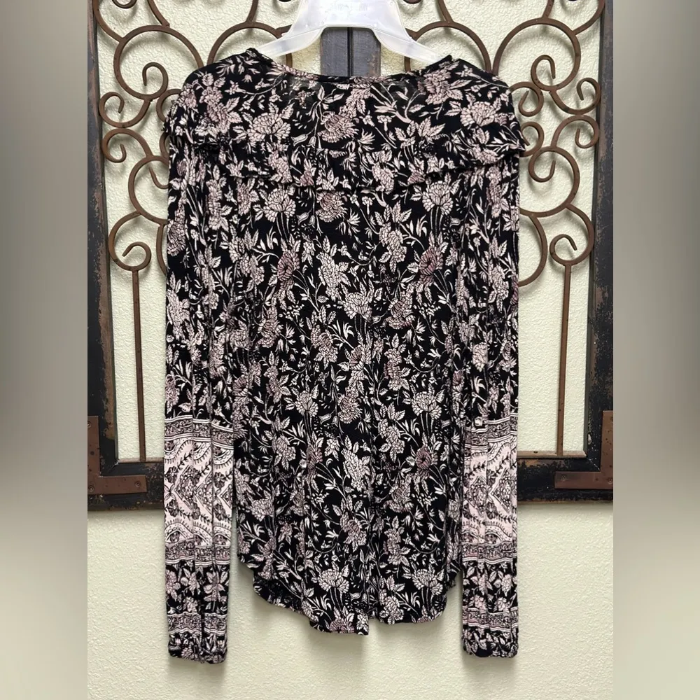 Lucky Brand long sleeve tie vneck floral top - Image 2