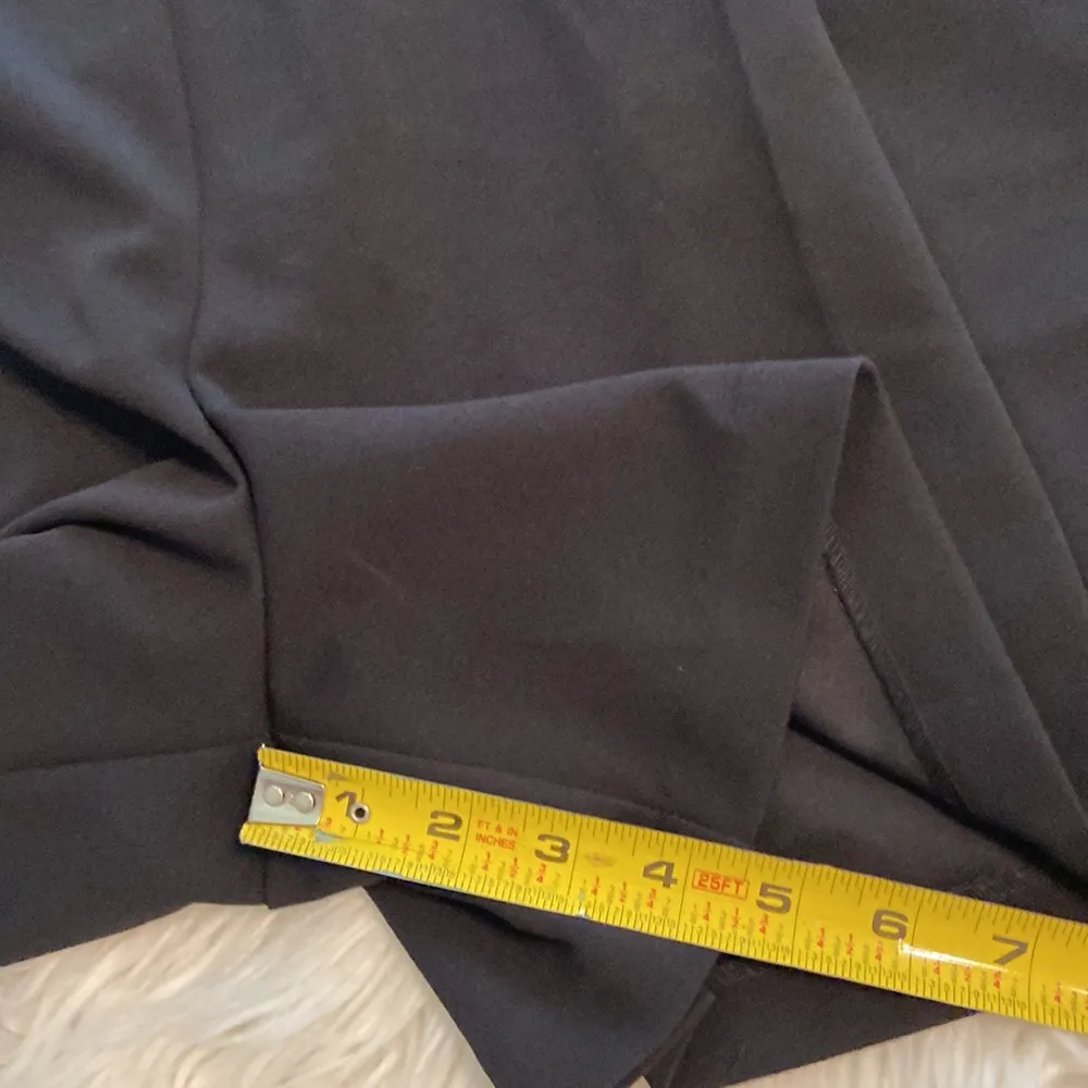 Ellen Tracy Shorts size L waist 34” elastic back inseam 5” two front pockets new - Image 9