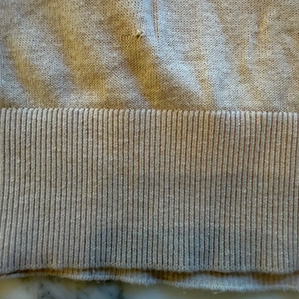 EUC QUINCE Lightweight Cotton Cashmere Crew Sweater - small hole customer return - Image 4