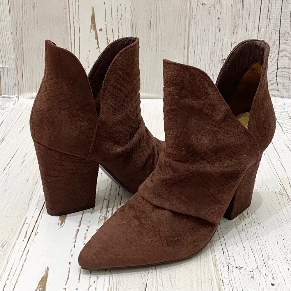 Mi. iM “Kendall” V Cut Booties 7.5 - Image 7
