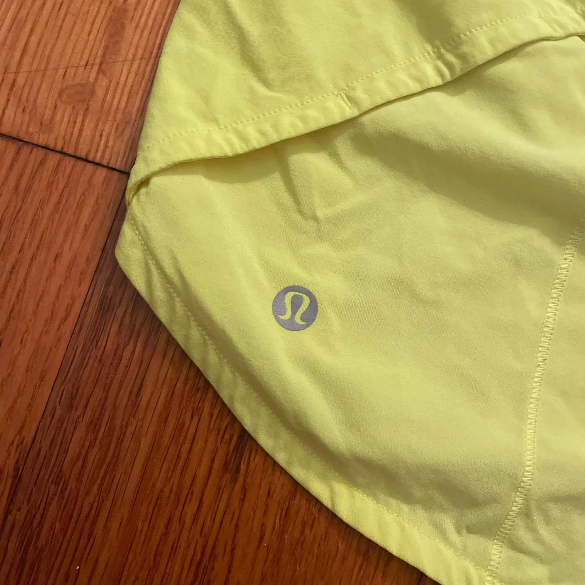 Lululemon Speed Shorts High-Rise Up 2.5" Lined Size 6 Yellow - Image 3