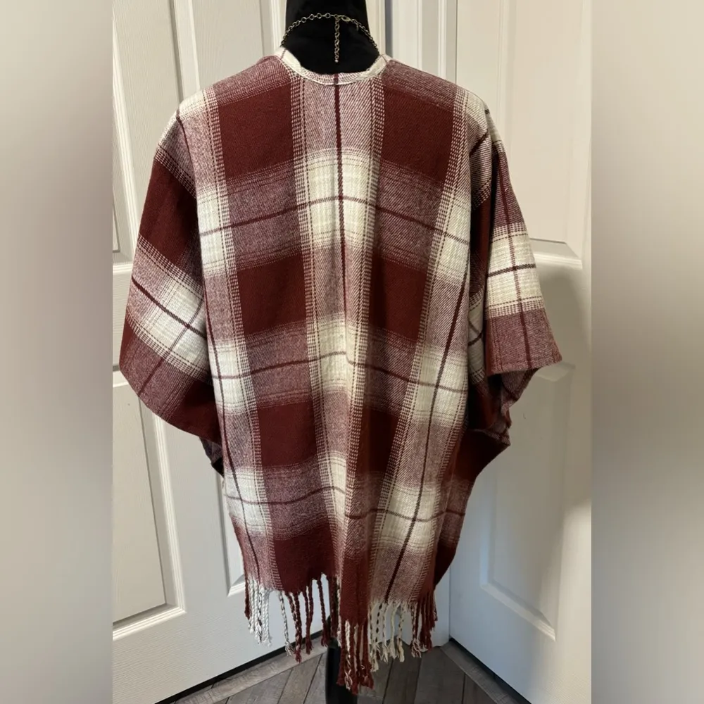 Hollister Plaid Blanket Shawl/Poncho/Wrap with Fringe - Image 3