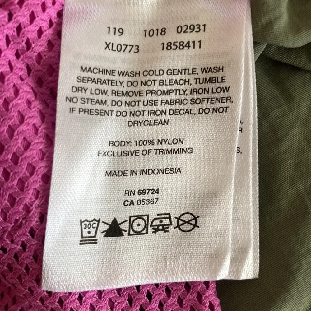 Columbia Omni block color olive & pink shorts size large - Image 8