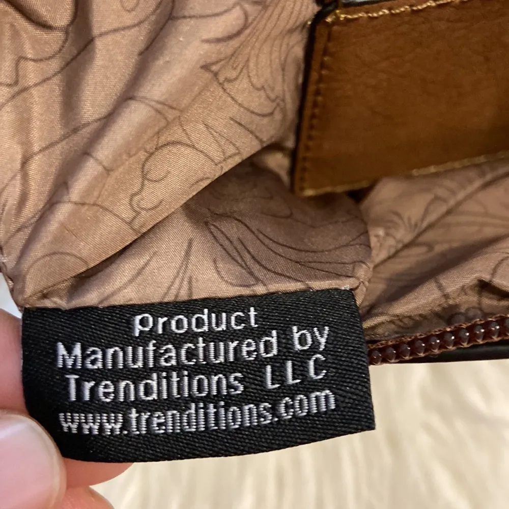 JUSTIN CROSSBODY BAG SMALL DIMENSION IN PHOTOS BNWOT COLOR TAN AND BROWN - Image 8