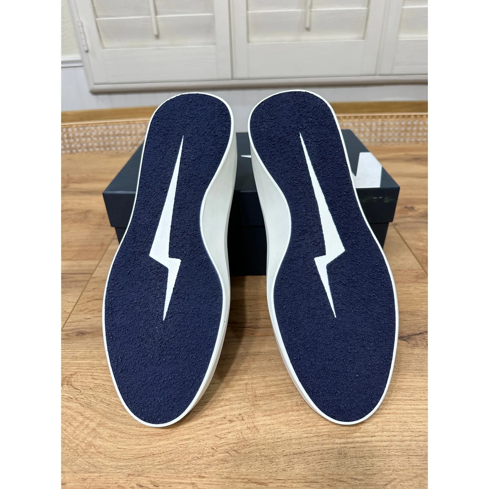 Wolf & Shepherd Cruise Mules Navy White Nubuck Leather Size 9.5 US NIB Unisex Blue - Image 12