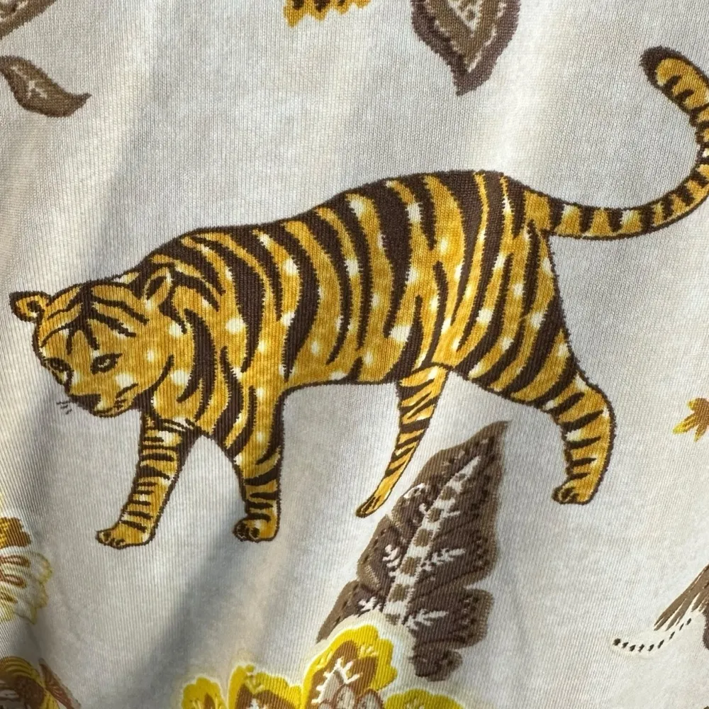 J. McLaughlin Catalina Cloth Signature Tee in Sand Gold Tigris Blossom Large - Image 11