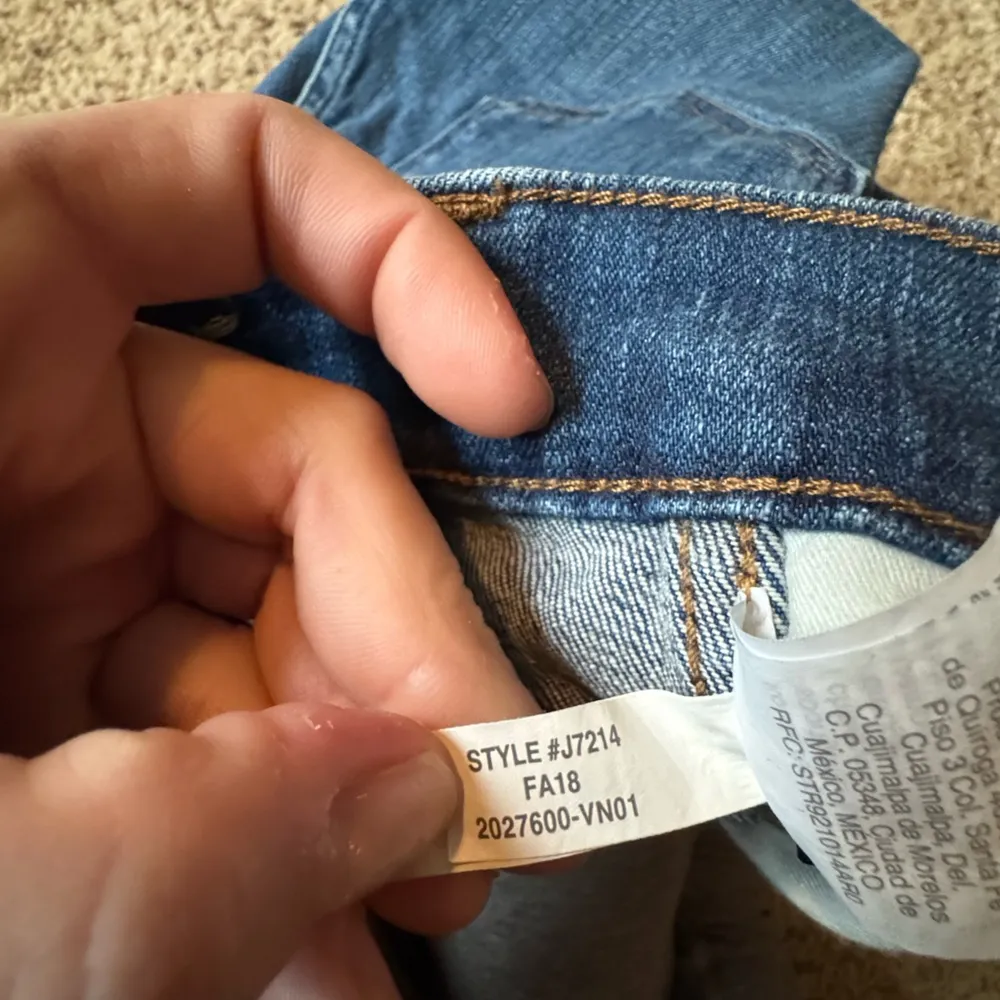 Madewell, size 26,‎ Slim Straight Jeans: Distressed Button-Front Edition - Image 14