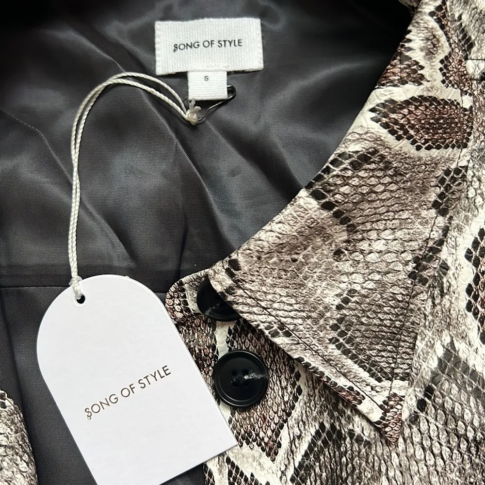 Rove Top in Gray Snake Song of Style - Image 6