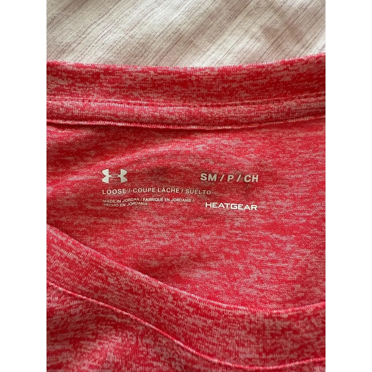 Under Armour Red Heatgear T-Shirt Small - Image 3