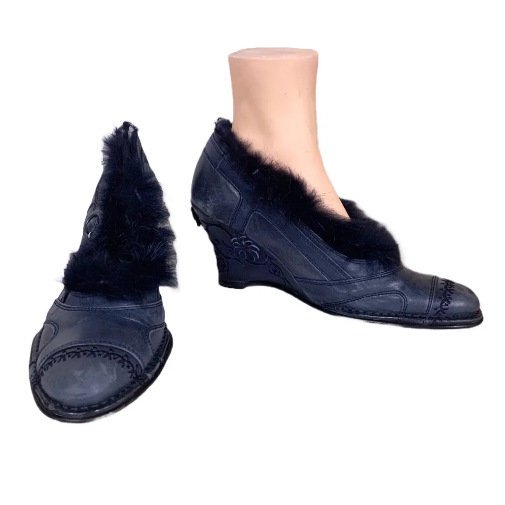 DKODE HANDCRAFTED BLUE LEATHER WITH RABBIT FUR TRIM WEDGE HEEL SHOES (40) Size 10 - Image 9