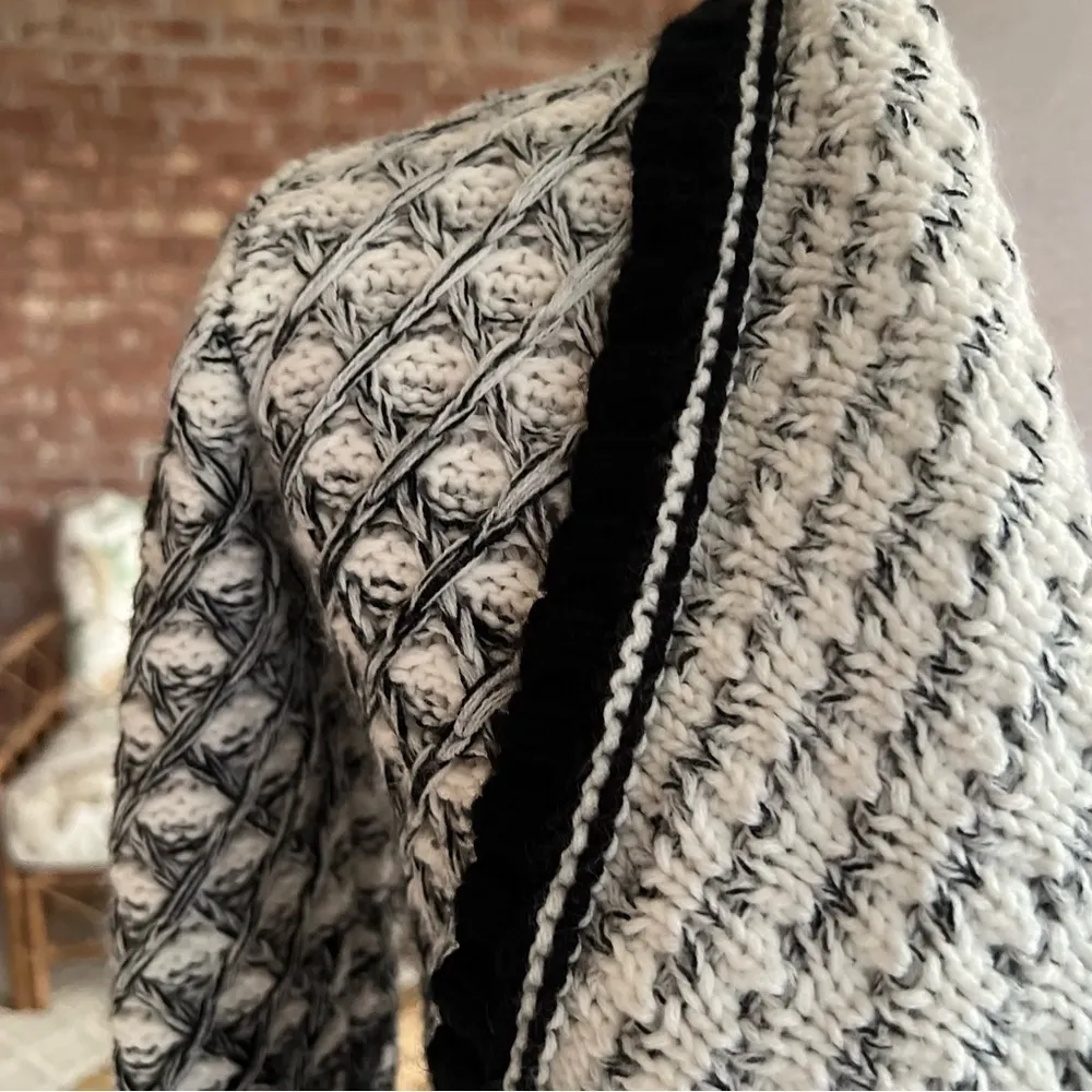 Romeo + Juliet Couture Cardigan Black White Open Front Chunky Sweater XS - Image 4