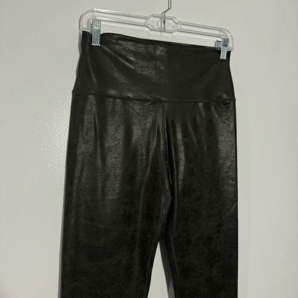 NWOT Offline by Aerie Hugger High Waisted Leggings Olive Crackle Size Large Long - Image 3