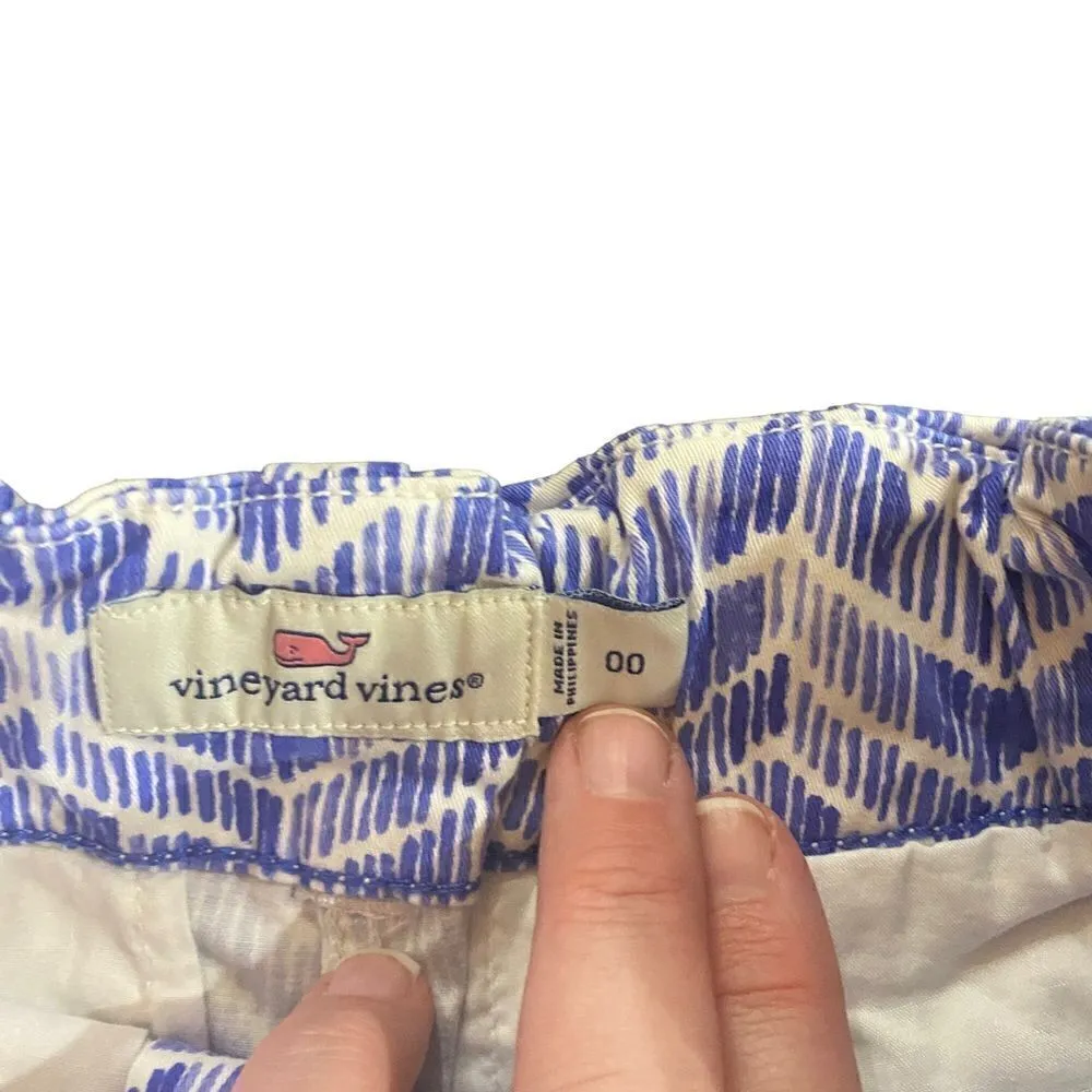 Vineyard Vines size 00 shorts blue white elastic waist geometric shape - Image 2
