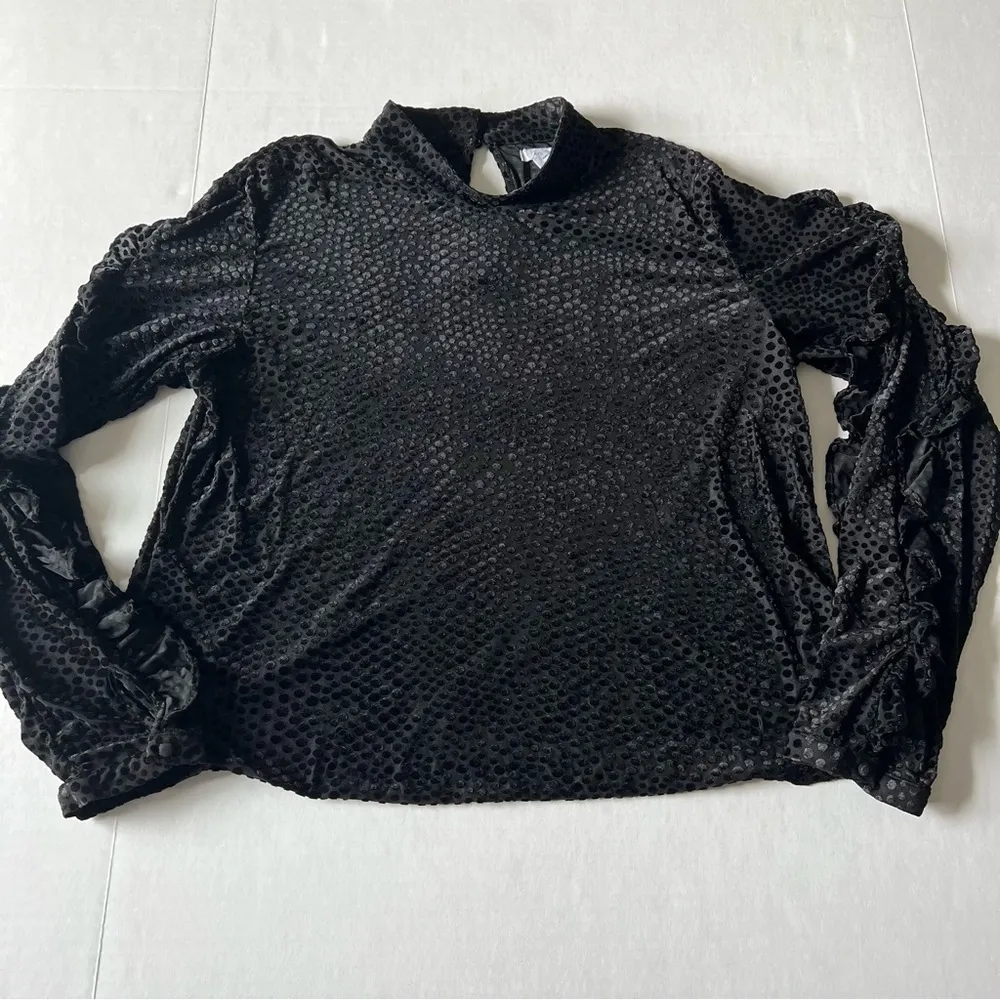 Long sleeve ruffle mock neck velvet speckle top black size Med - Image 6
