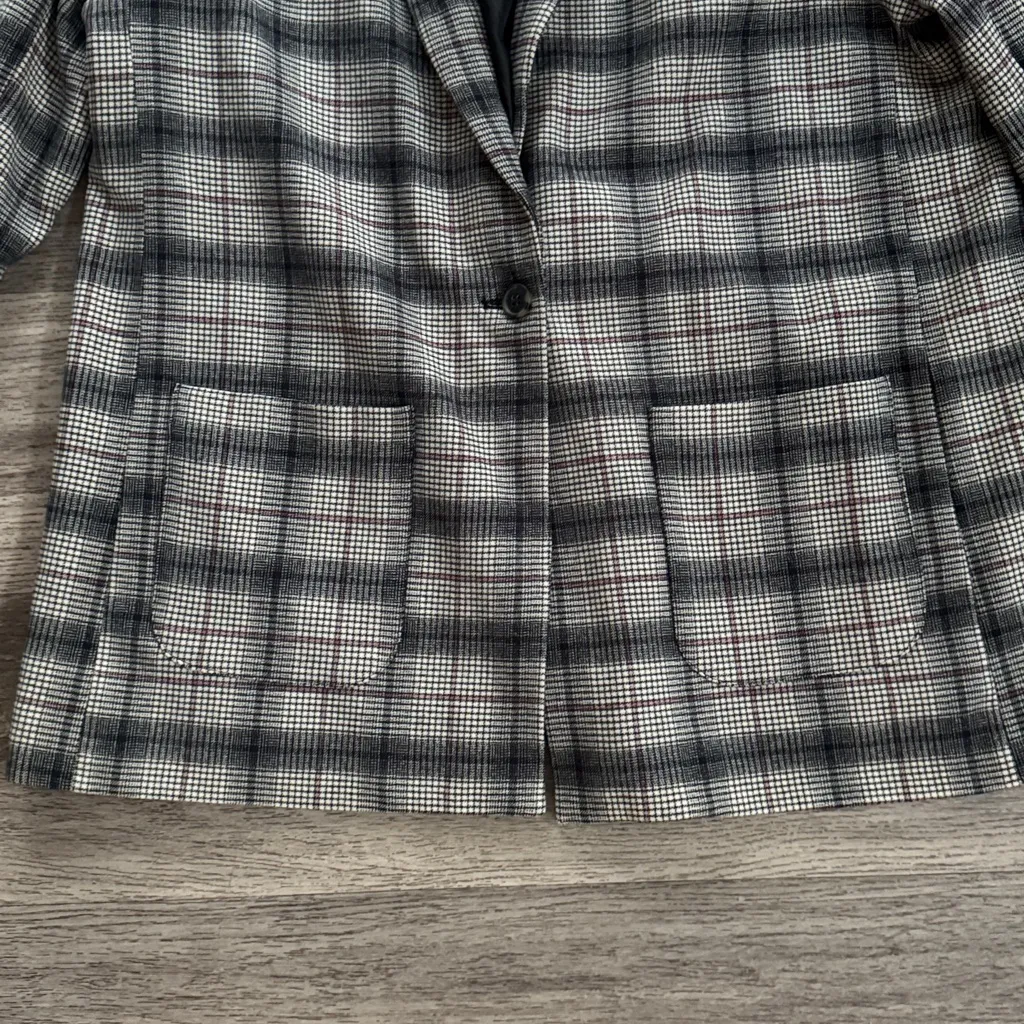 American Eagle Outfitters Black and Gray Plaid Blazer - Image 4