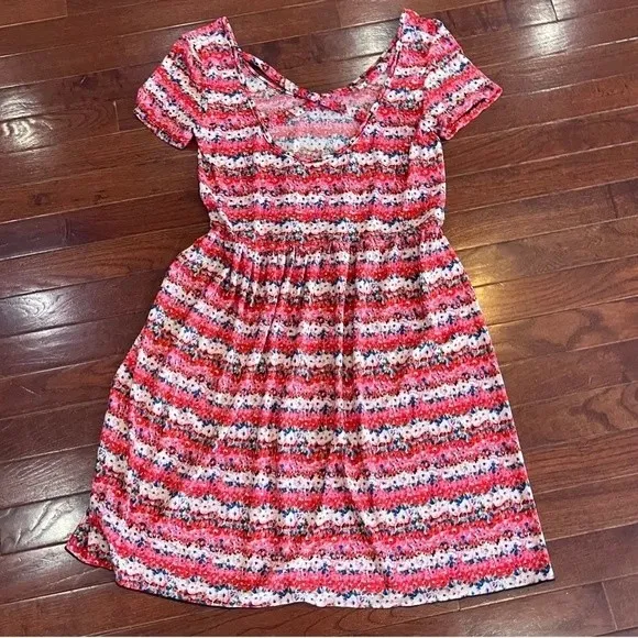 Source Unknown Ditsy floral print cross back dress size medium - Image 4