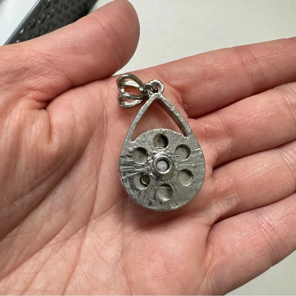 Silver Tone White Stone Pendant Necklace Unmarked Unknown Stone - Image 3