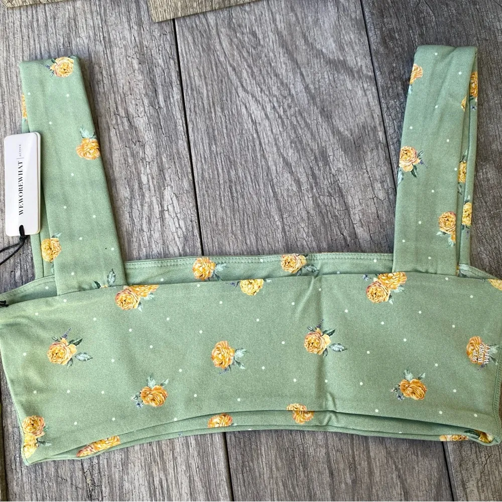 WeWoreWhat Green Floral bandeau Sports Bra M- Trendy and Comfortable - Image 2